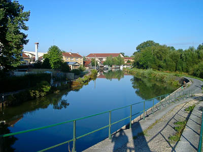 Le canal des Ardennes à Attigny